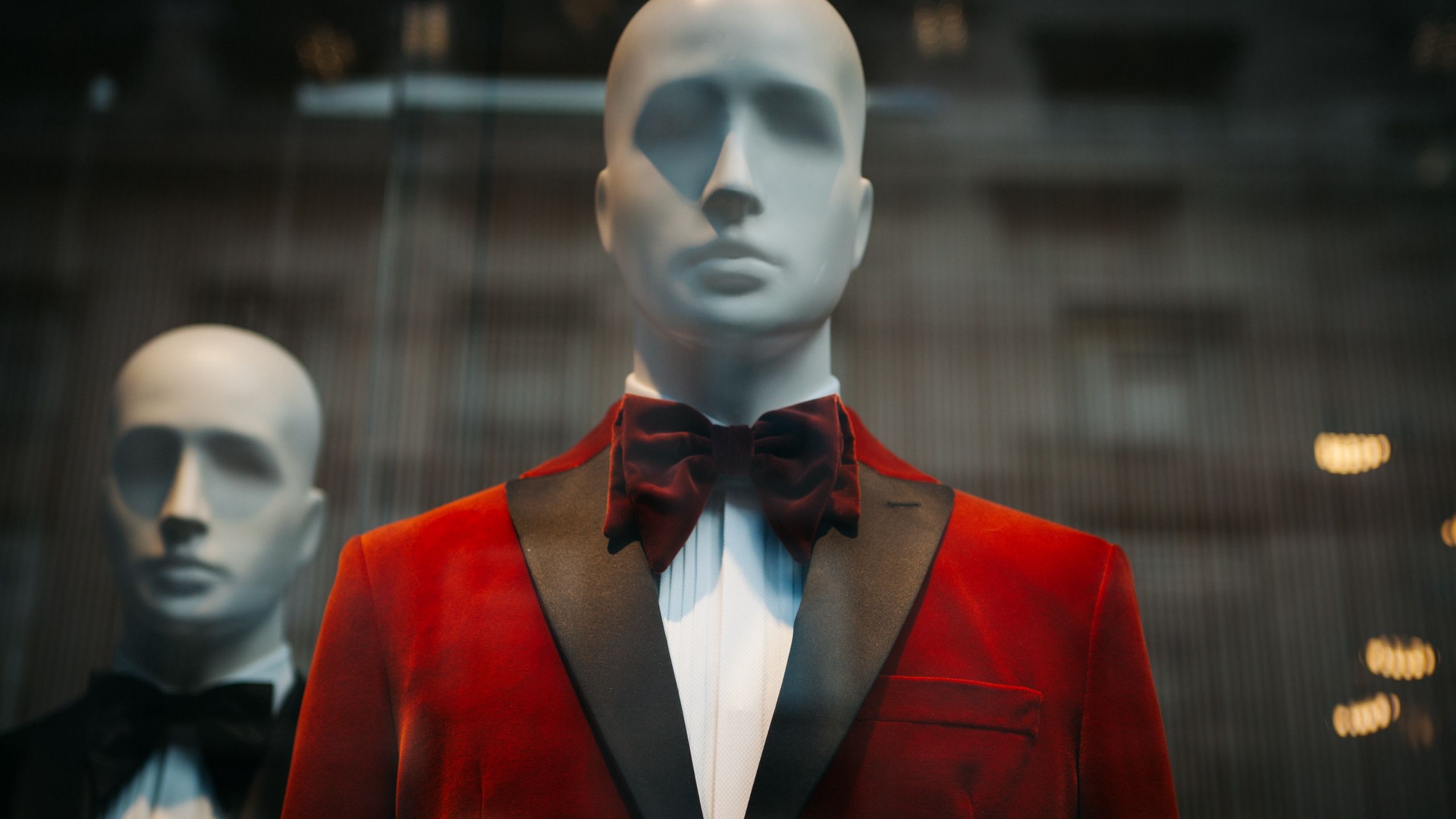 Download wallpaper 2560x1440 mannequin, suit, men, fashion, style
