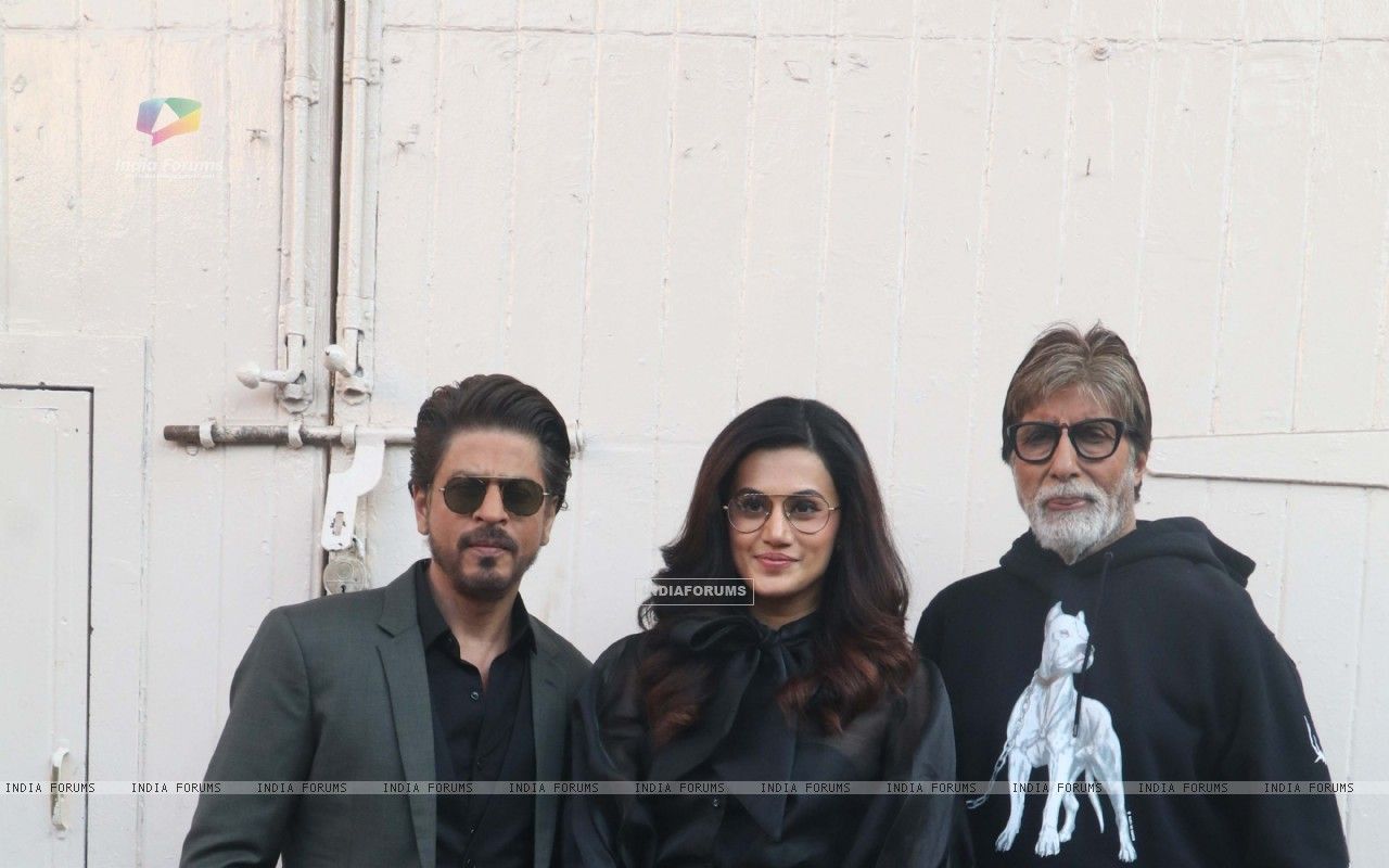 Wallpaper celebrities at the promotions of Badla