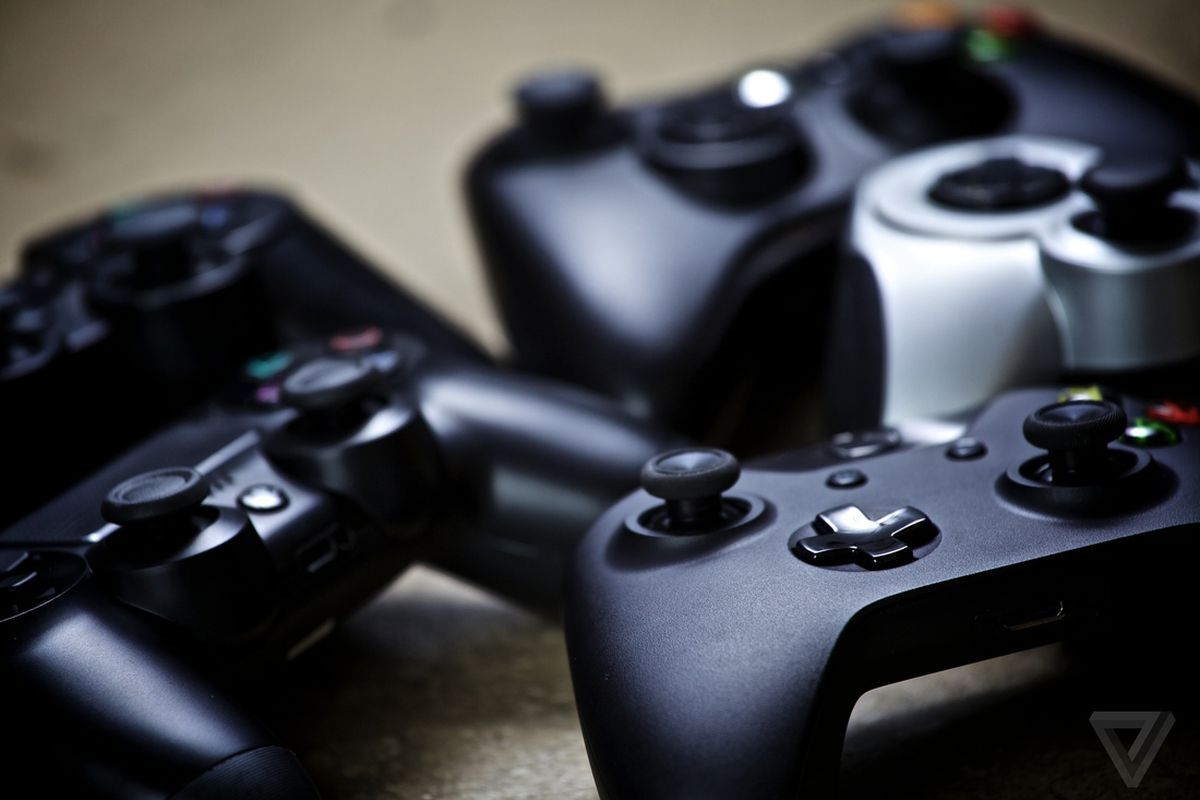 Apple TV and iOS will soon support Xbox One and PS4 controllers