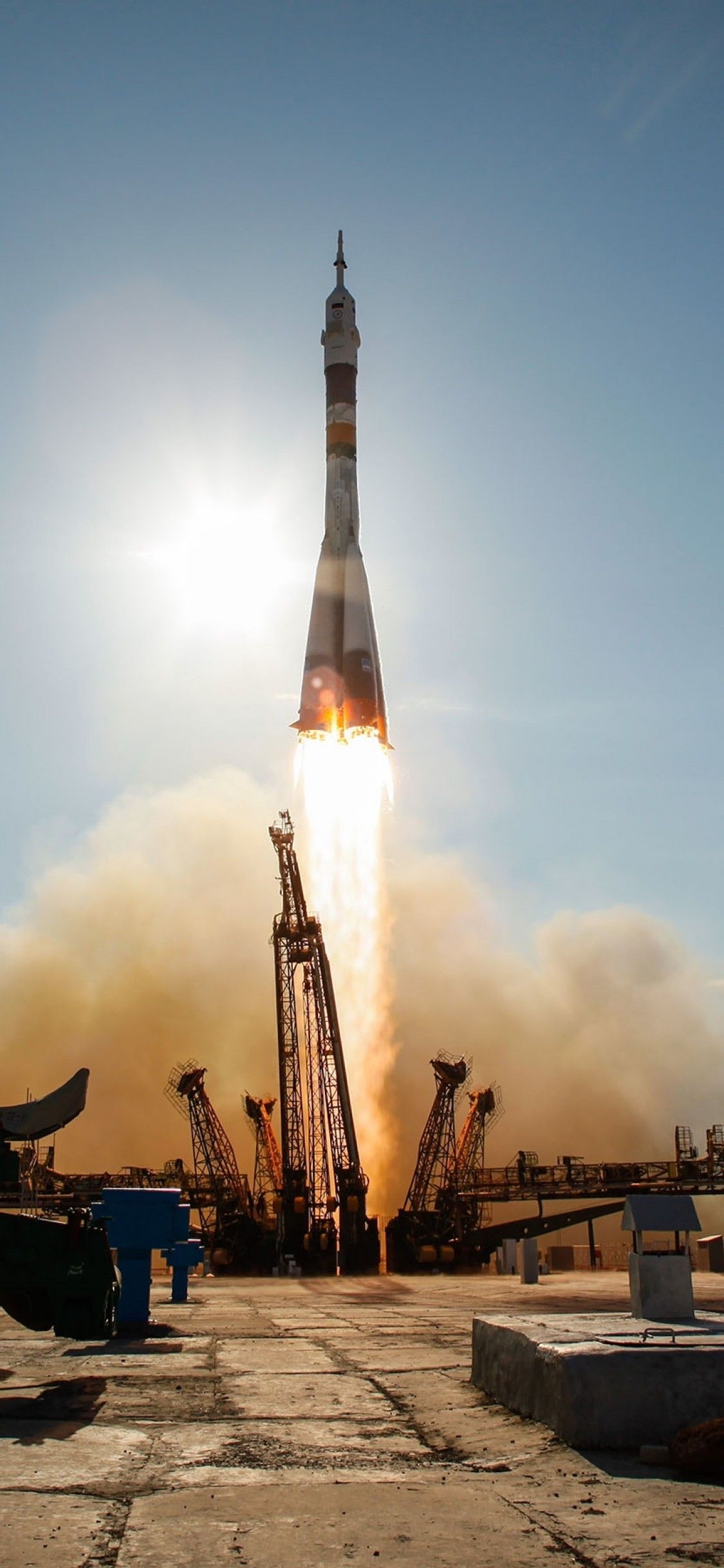 Download 1125x2436 Rocket Launch, Takeoff, Soyuz Wallpaper