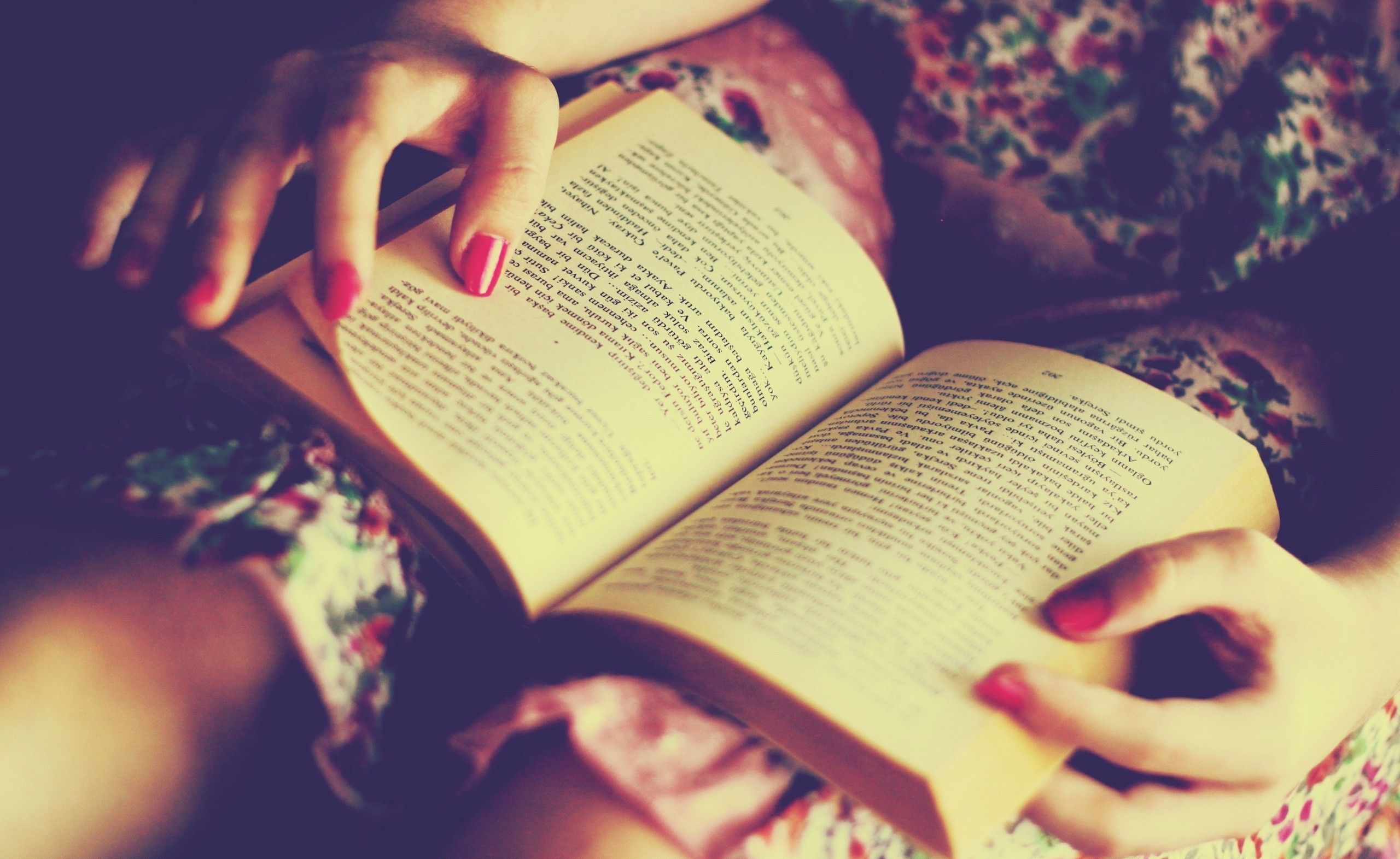 Reading Books Wallpaper. Magical Reading Wallpaper, Reading and the Beast Wallpaper Beauty and Reading Wallpaper