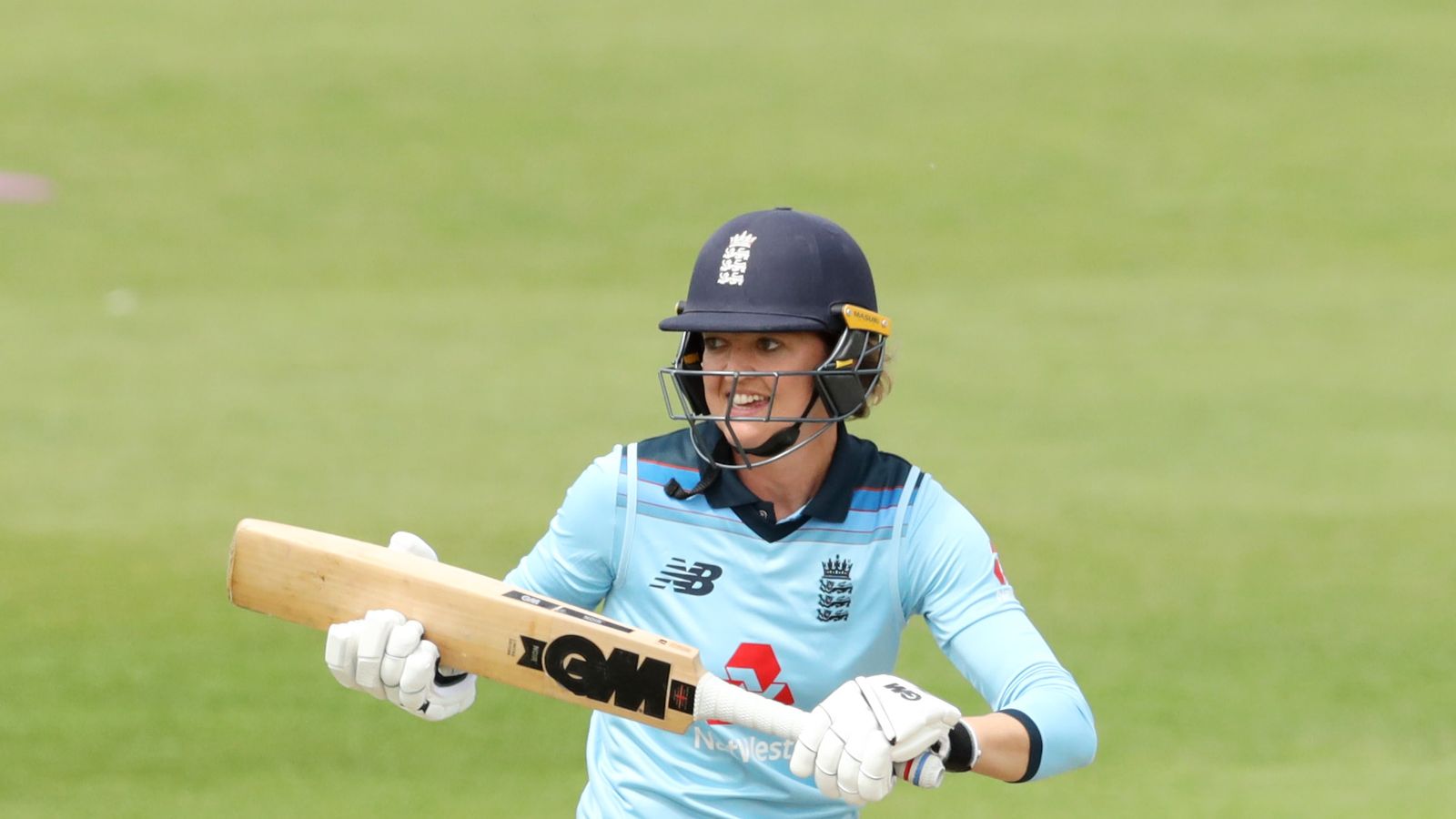 Charlotte Edwards believes Sarah Taylor should bat