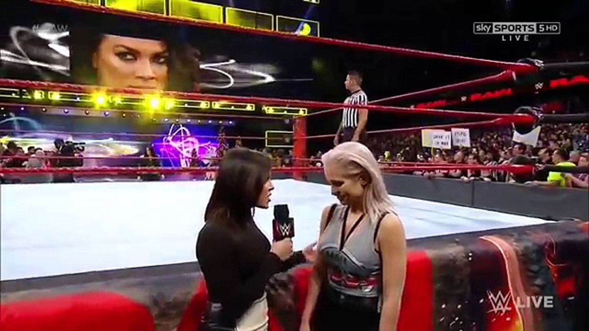 WWE Nia Jax vs Scarlett Bordeaux