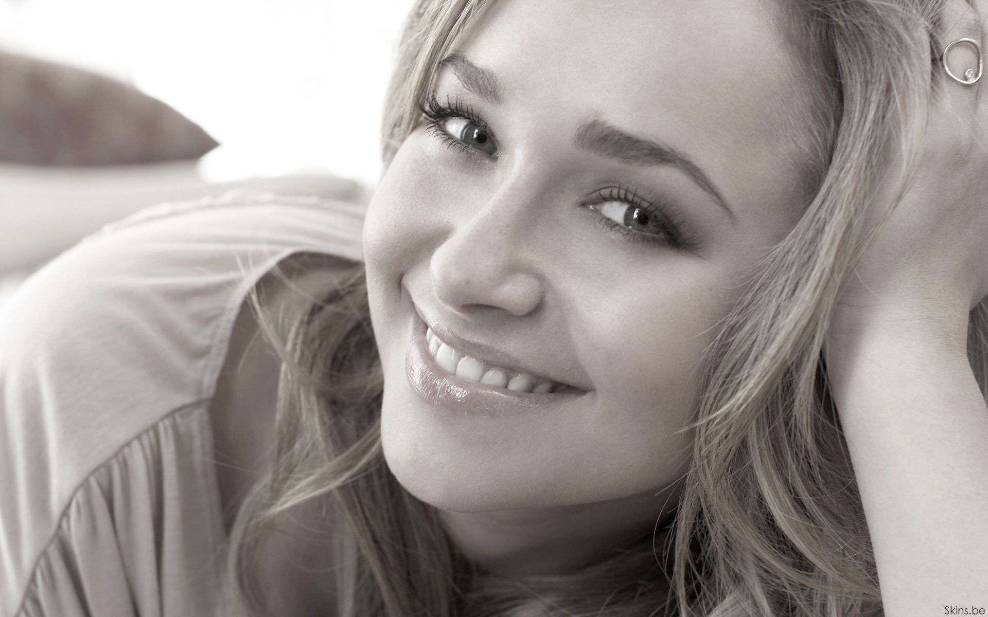 blondes, women, actress, Hayden Panettiere, celebrity, smiling, monochrome, faces wallpaper