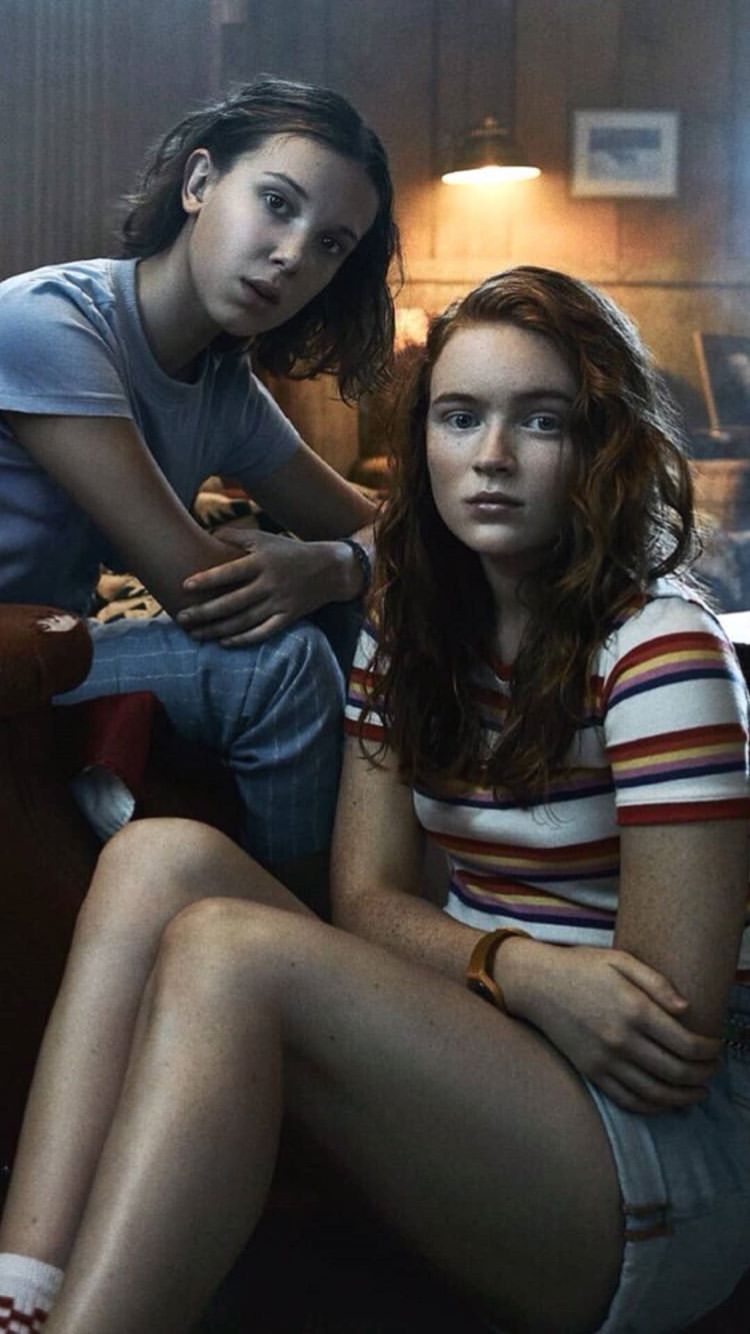 Stranger Things 3 Photohoot Stone Italy Bobby Brown and Sadie Sink Things Photo