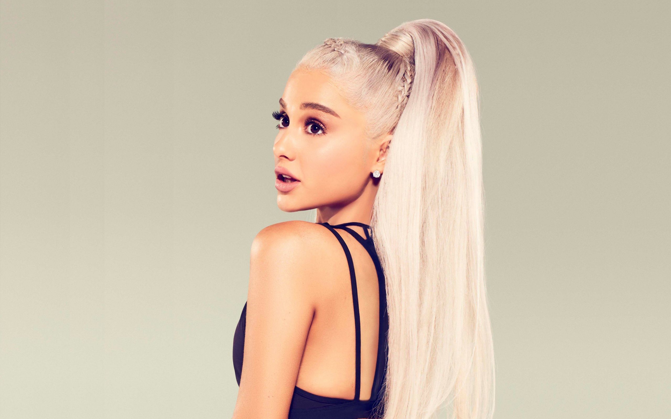Download Celebrity, singer, Ariana Grande wallpaper, 2560x1600.