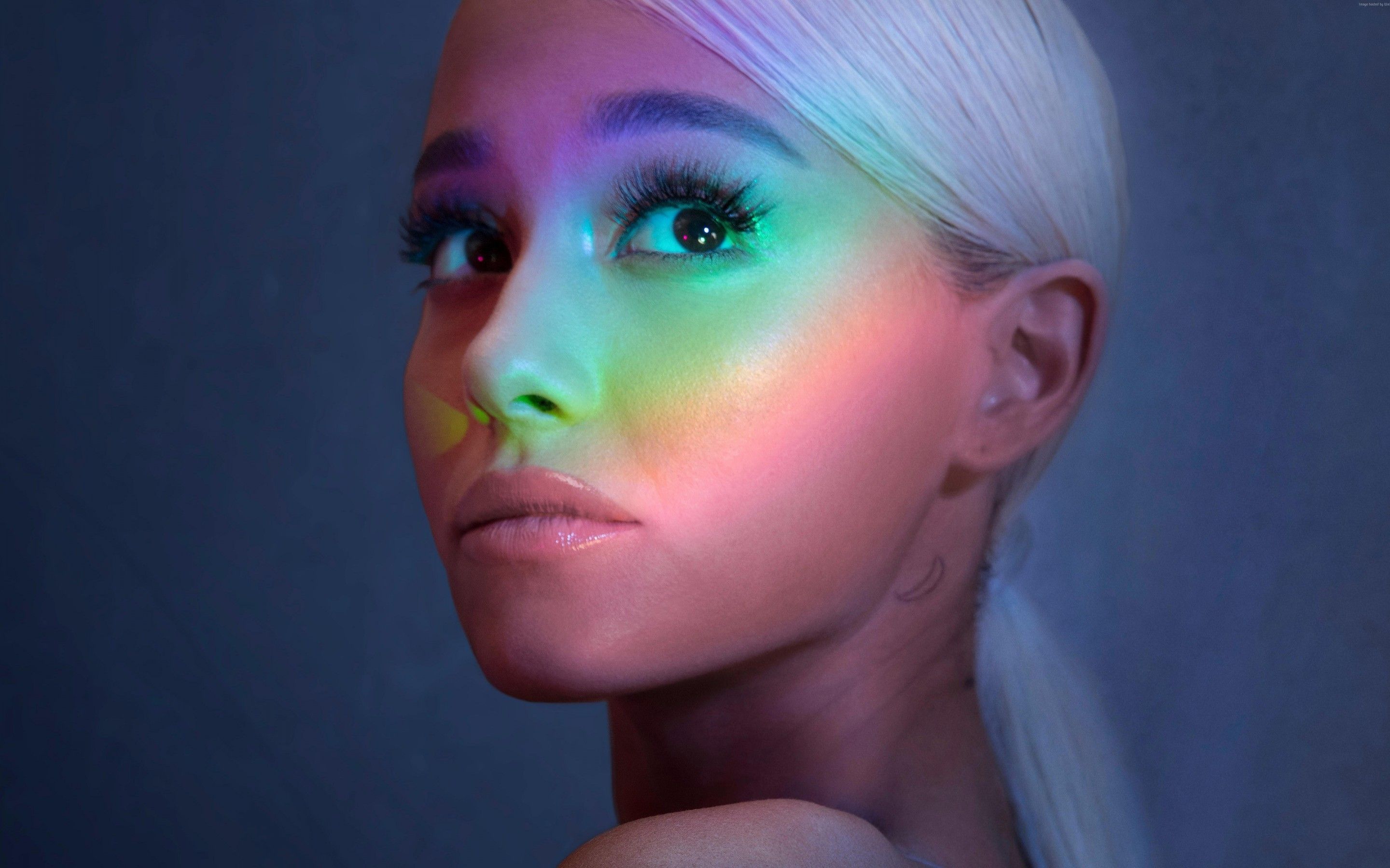 Download 2880x1800 Ariana Grande, Singer, Close Up Wallpaper