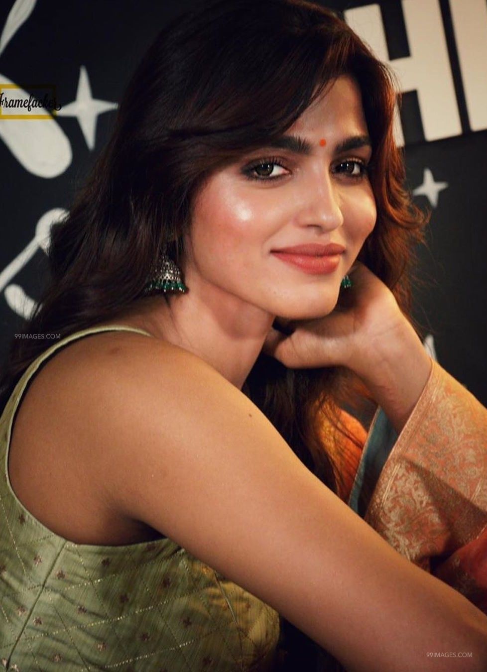 Sai Dhanshika Hot HD Photo & Mobile Wallpaper 1080p