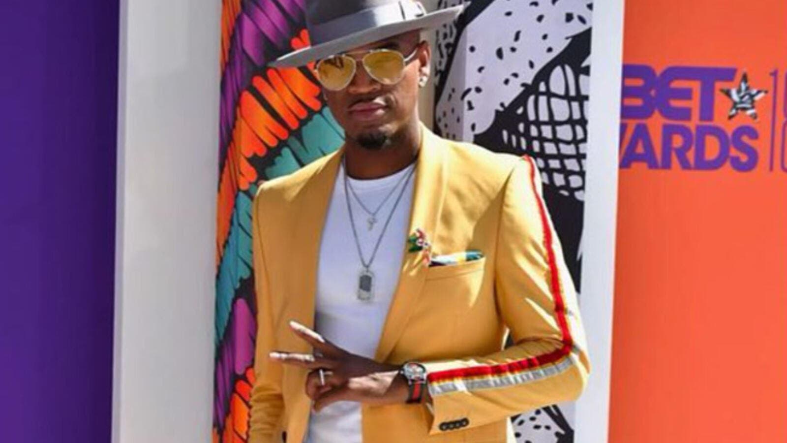 Ne Yo Is Covered In Poop ?