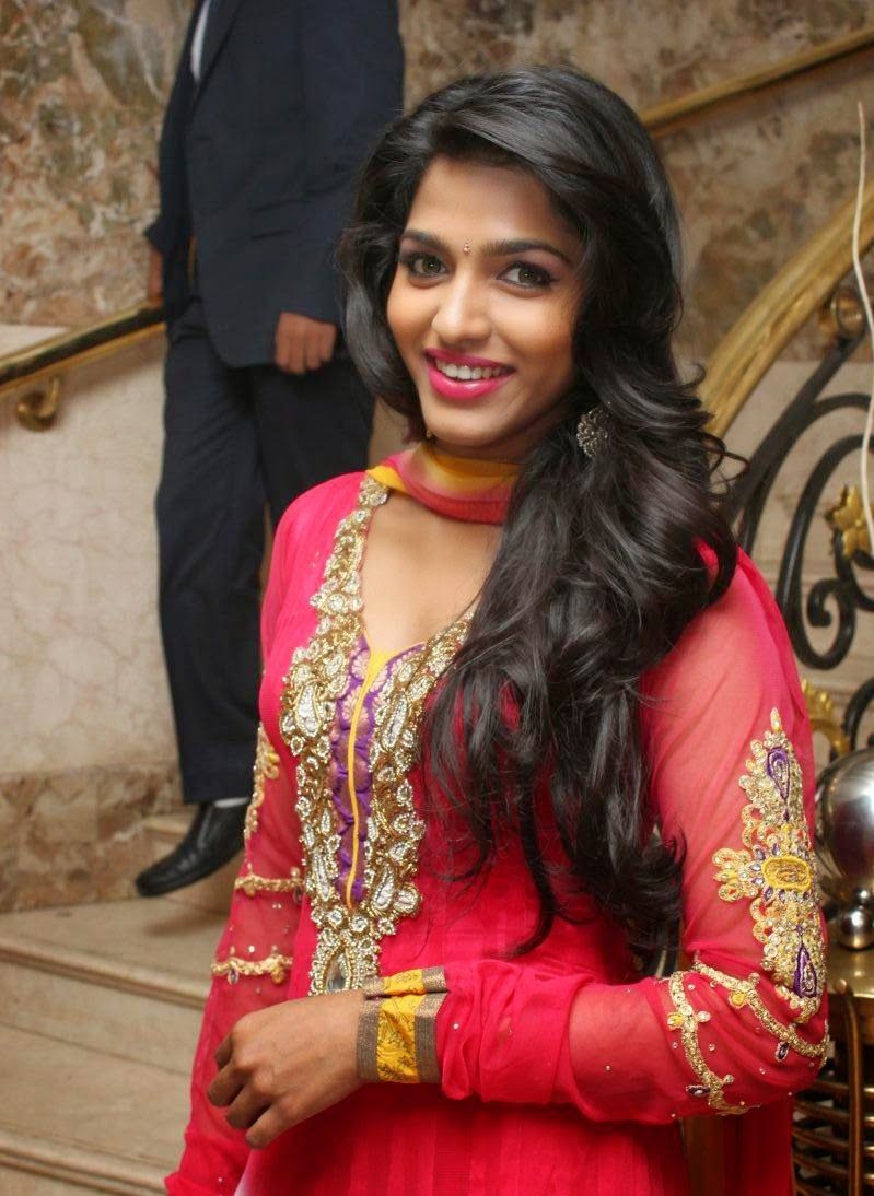 Kabali HD Wallpaper 1080p Actress Dhanshika, Download