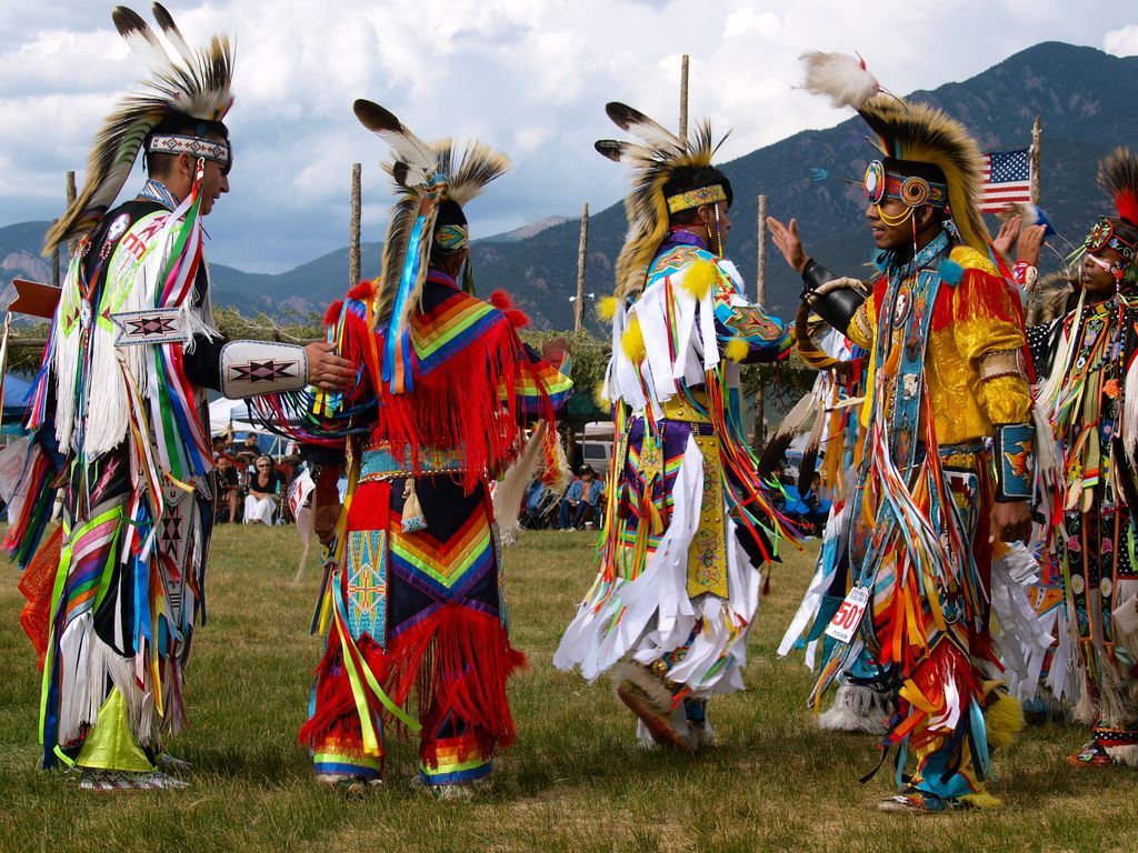 Grass Dance High Five. Native american regalia, Native american