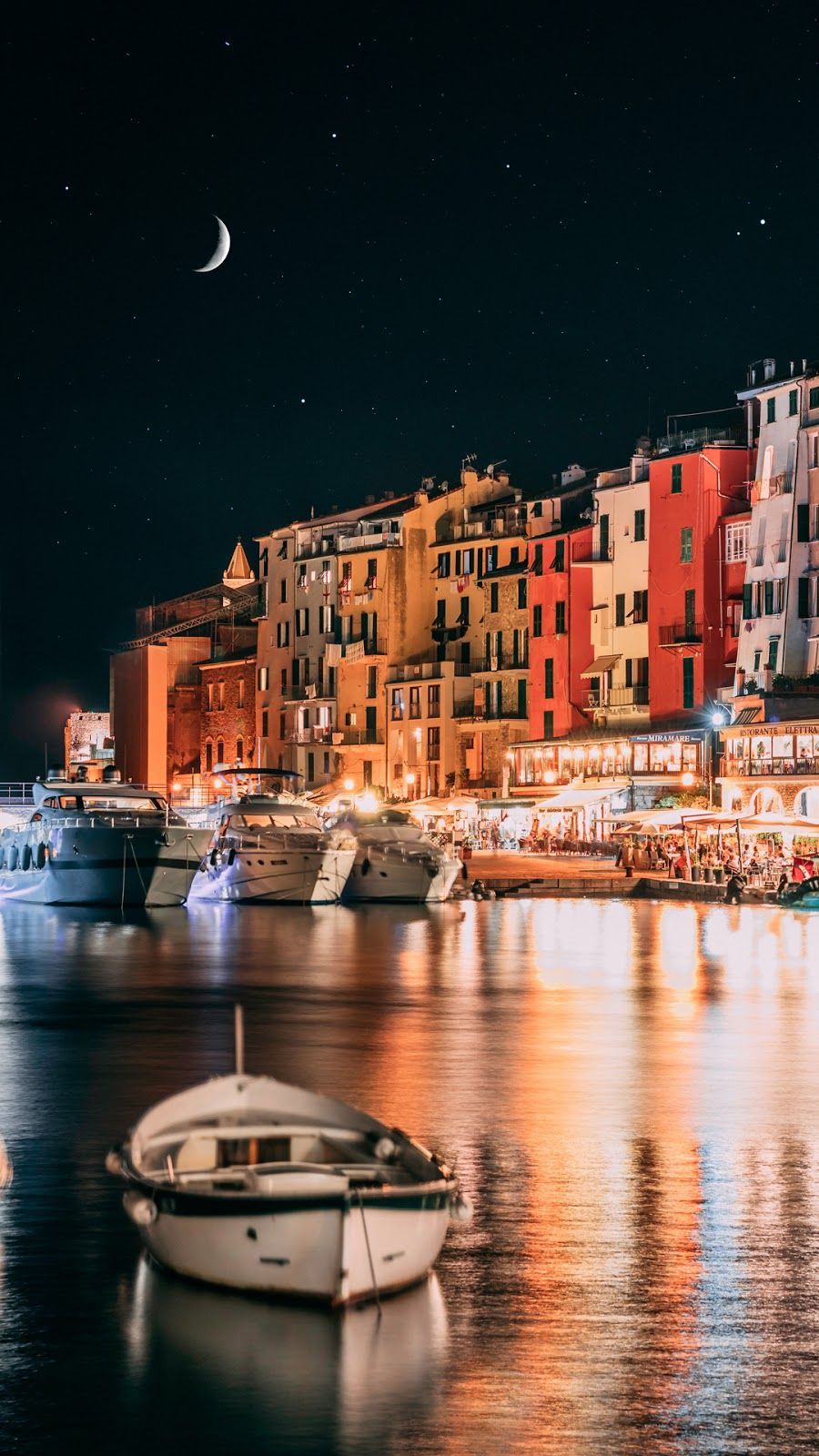 Beautiful night in Italy. Beautiful wallpaper for phone