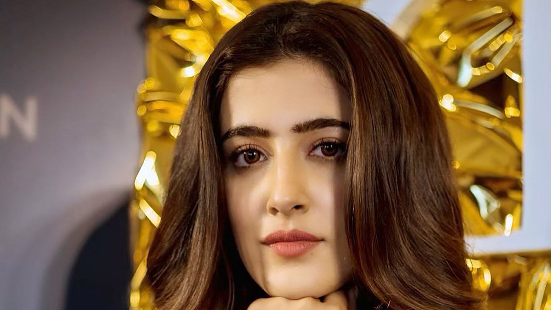 Nupur Sanon Background HD Wallpaper 47140