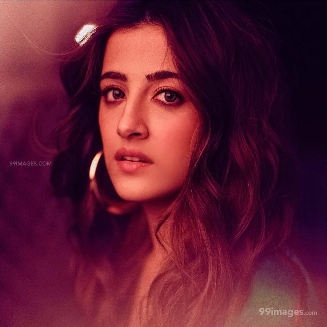 Nupur Sanon Beautiful HD Photo & Mobile Wallpaper HD