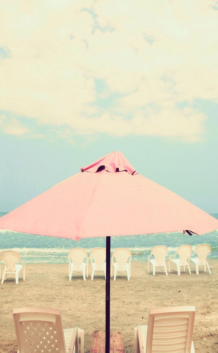 Pastel Pink aqua mint beach umbrella ocean sea view clouds iphone phone wallpaper back. Wallpaper vintage, Beach wallpaper iphone, iPhone wallpaper vintage retro