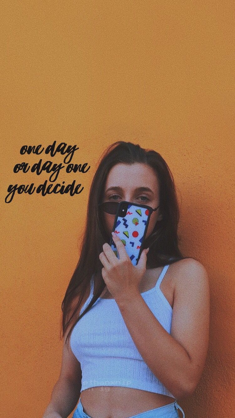 emma chamberlain lockscreen ⚡️. Emma chamberlain