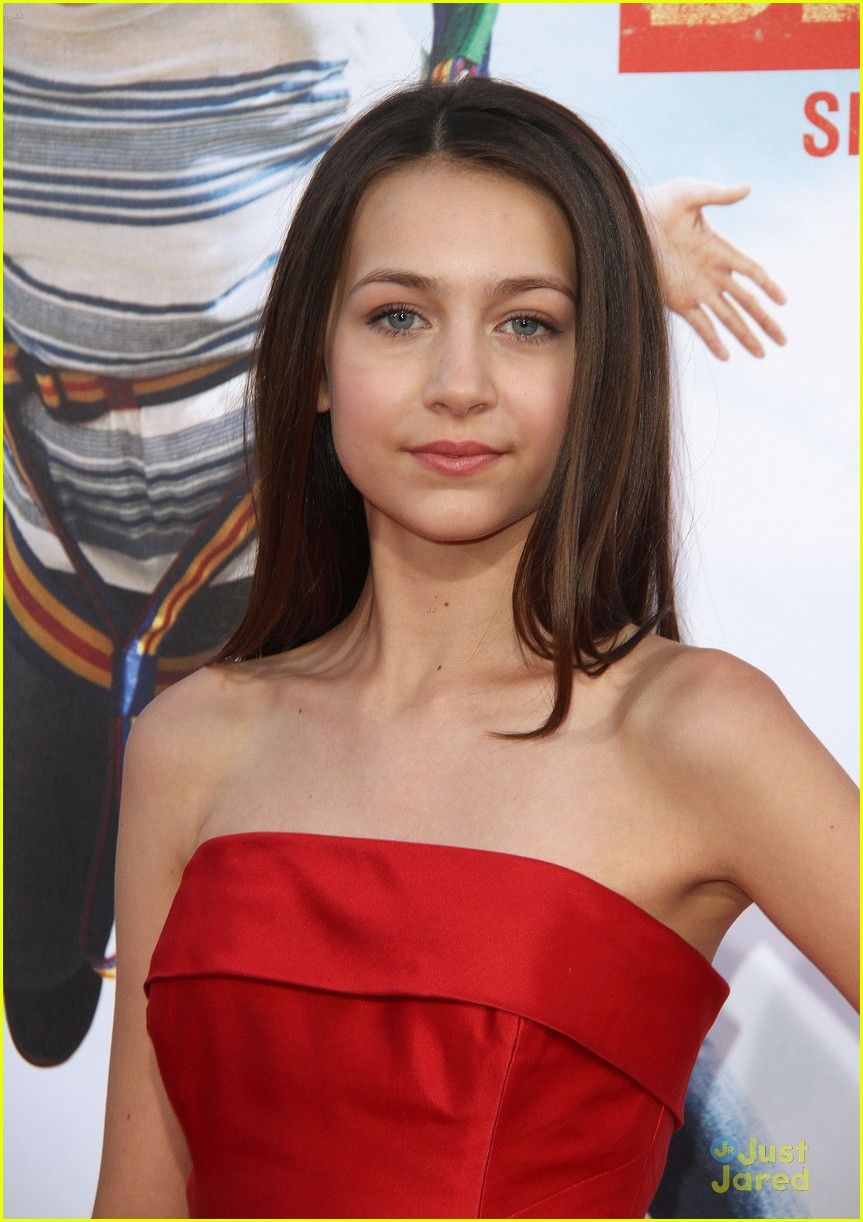 Emma Fuhrmann Wows In Red at 'Blended' Premiere: Photo 678700