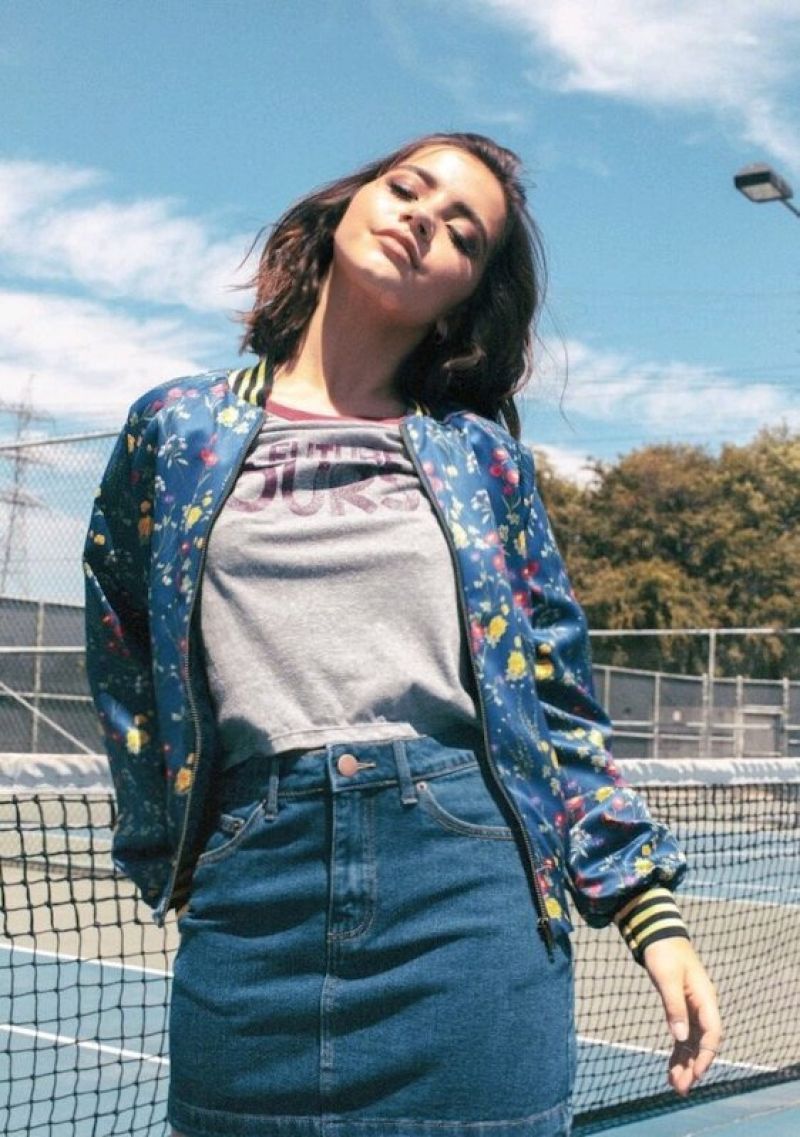 Isabela Moner Wallpaper