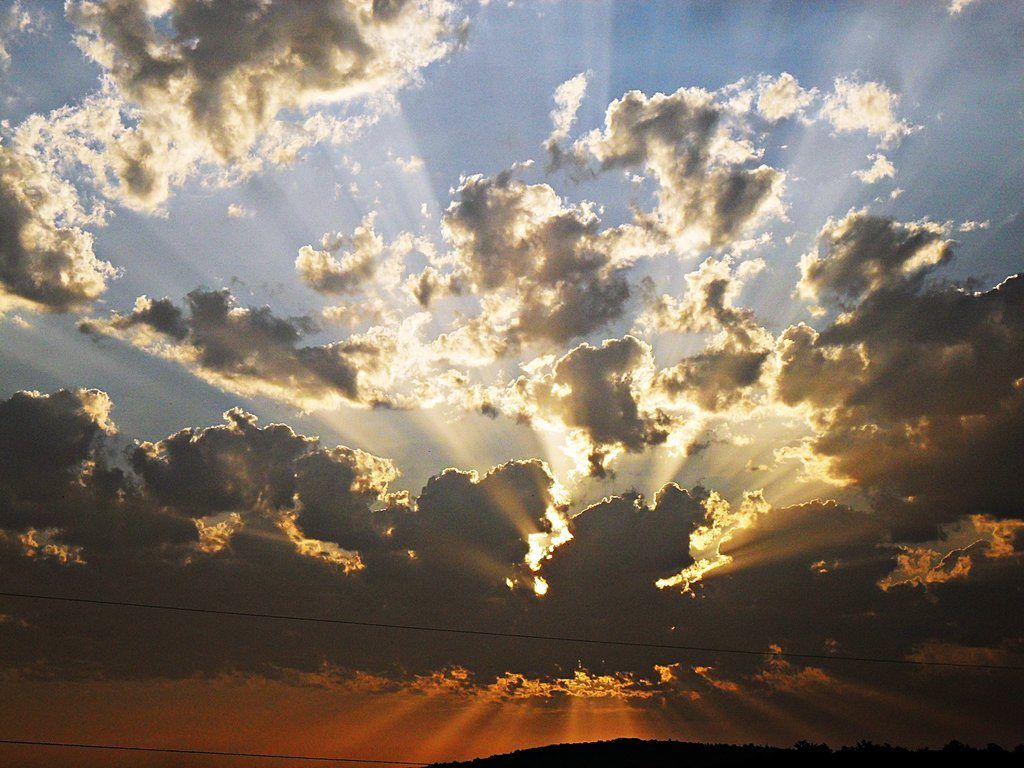 Sun in the Clouds Background, Wonderful Sun in the Clouds