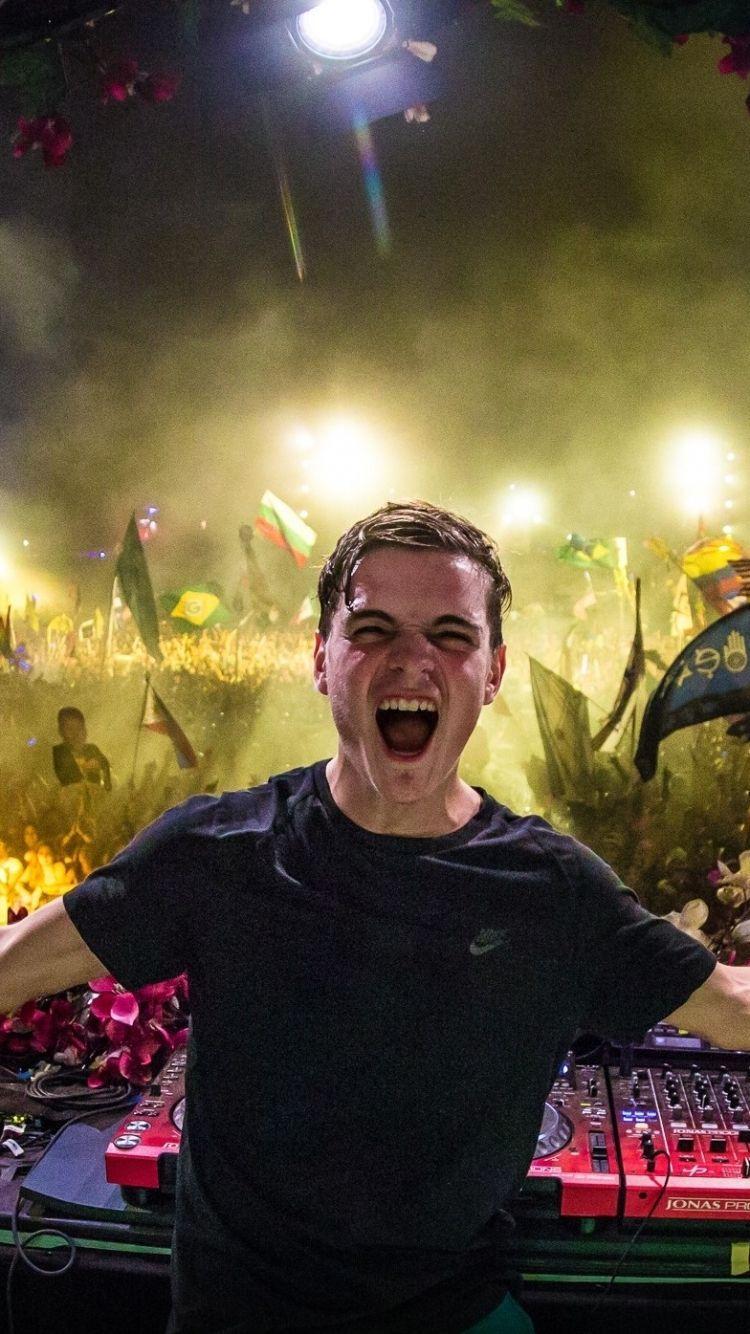 Free download Martin Garrix DJ Wallpaper [750x1334]