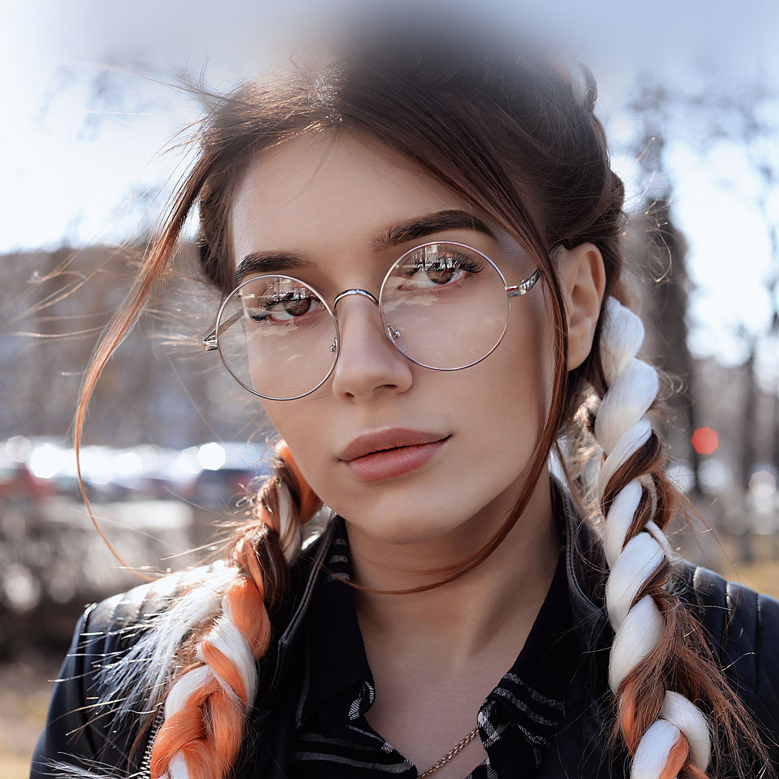 Dua Lipa Girl Glasses Wallpaper