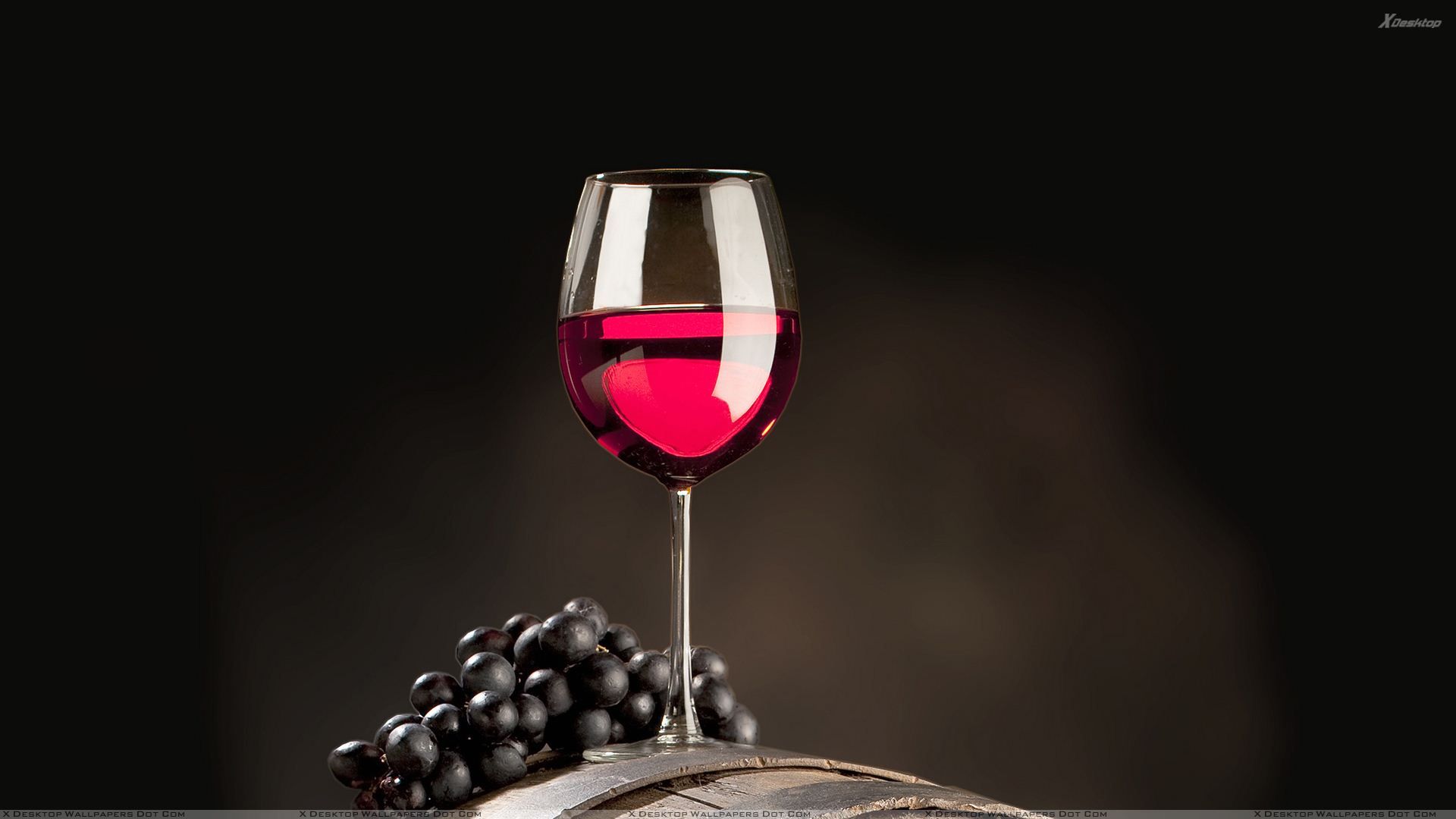 red wine in glass wallpaper