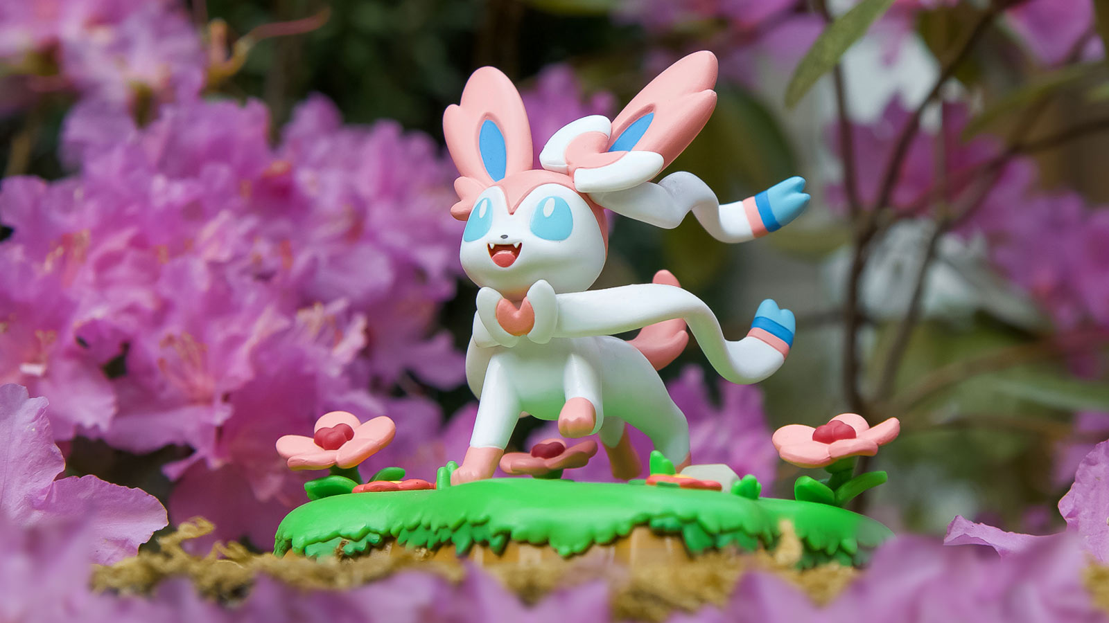 Funko's Sylveon Eevee and Friends Figure Is Almost Too Cute to