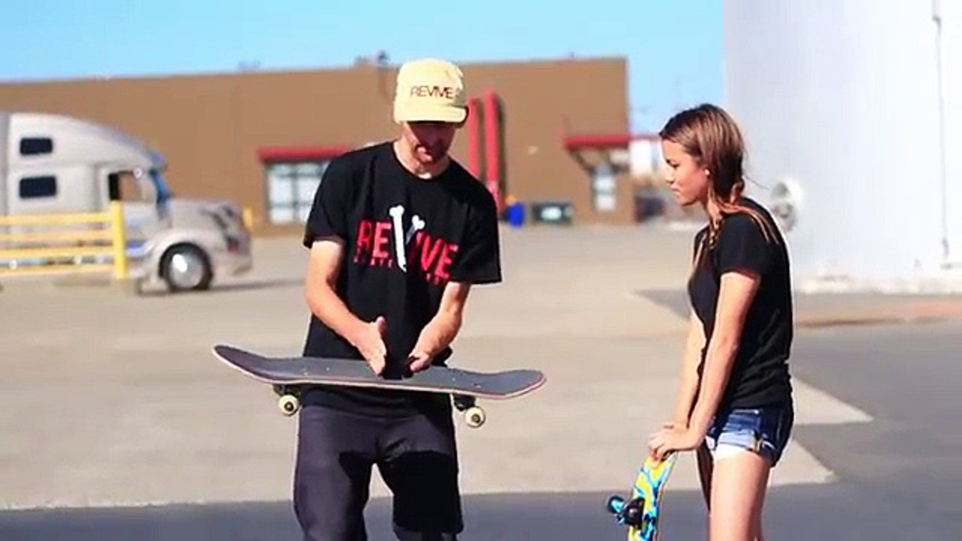 GIRL LEARNS HER FIRST SKATEBOARD TRICKS. EP 3 OLLIE FIRST STEPS