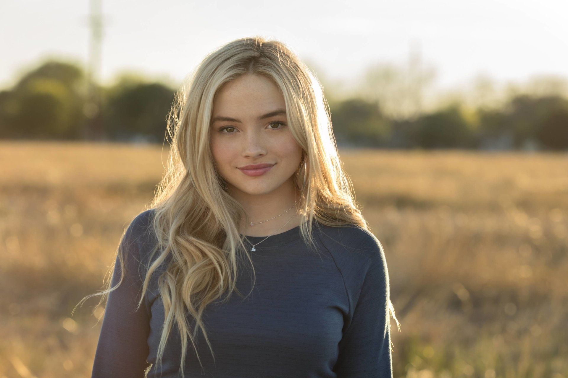 Natalie Alyn Lind HD Wallpaper and Background Image