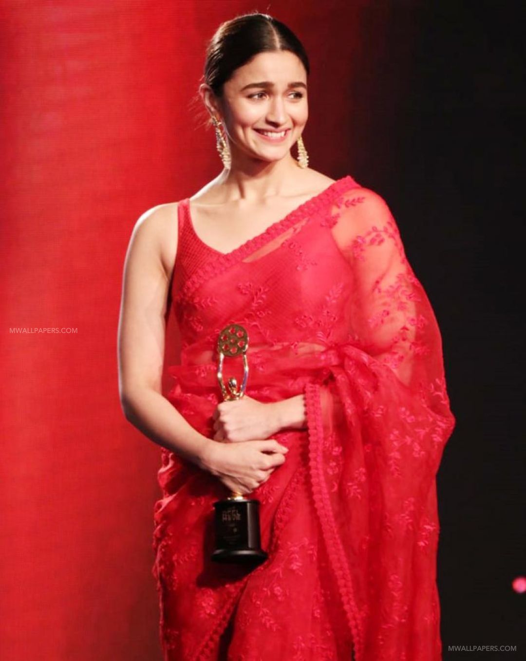 Alia Bhatt HD Wallpaper Desktop Background / Android