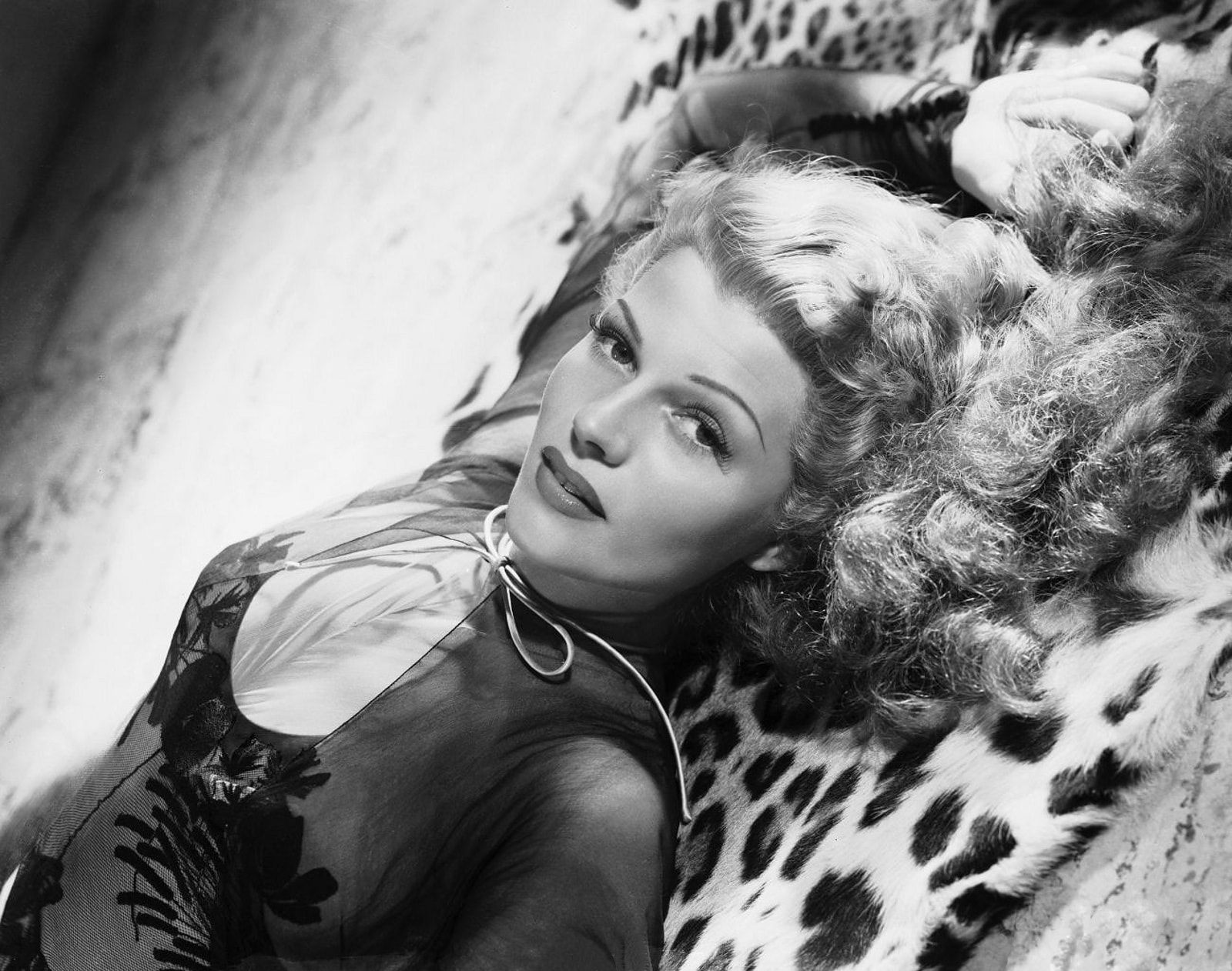 Rita Hayworth HD Wallpaperwallpaper.net
