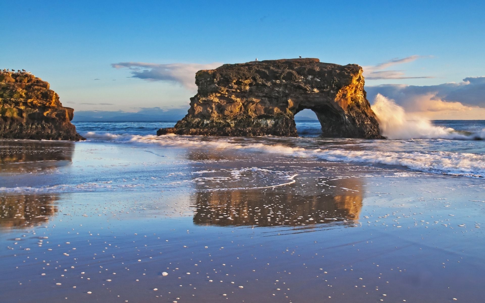 Wild Ocean Splash Rocks Beach desktop PC and Mac wallpaper