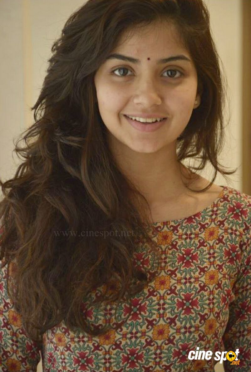 Sivappu Manjal Pachai Actress Kashmira Pardeshi