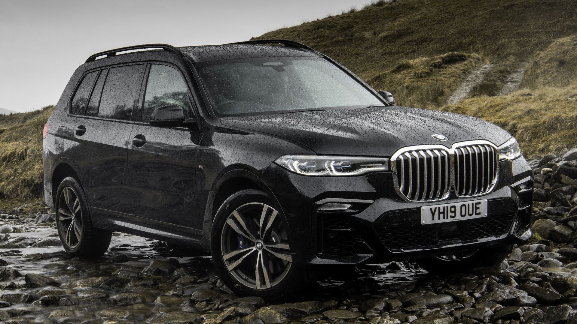 BMW X7 M Sport (UK) and HD Image