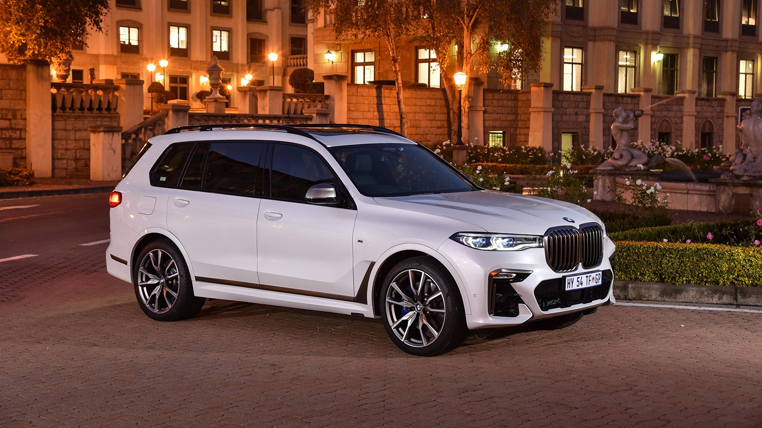 Picture BMW 2019 X7 M50d White Cars Metallic 2560x1440