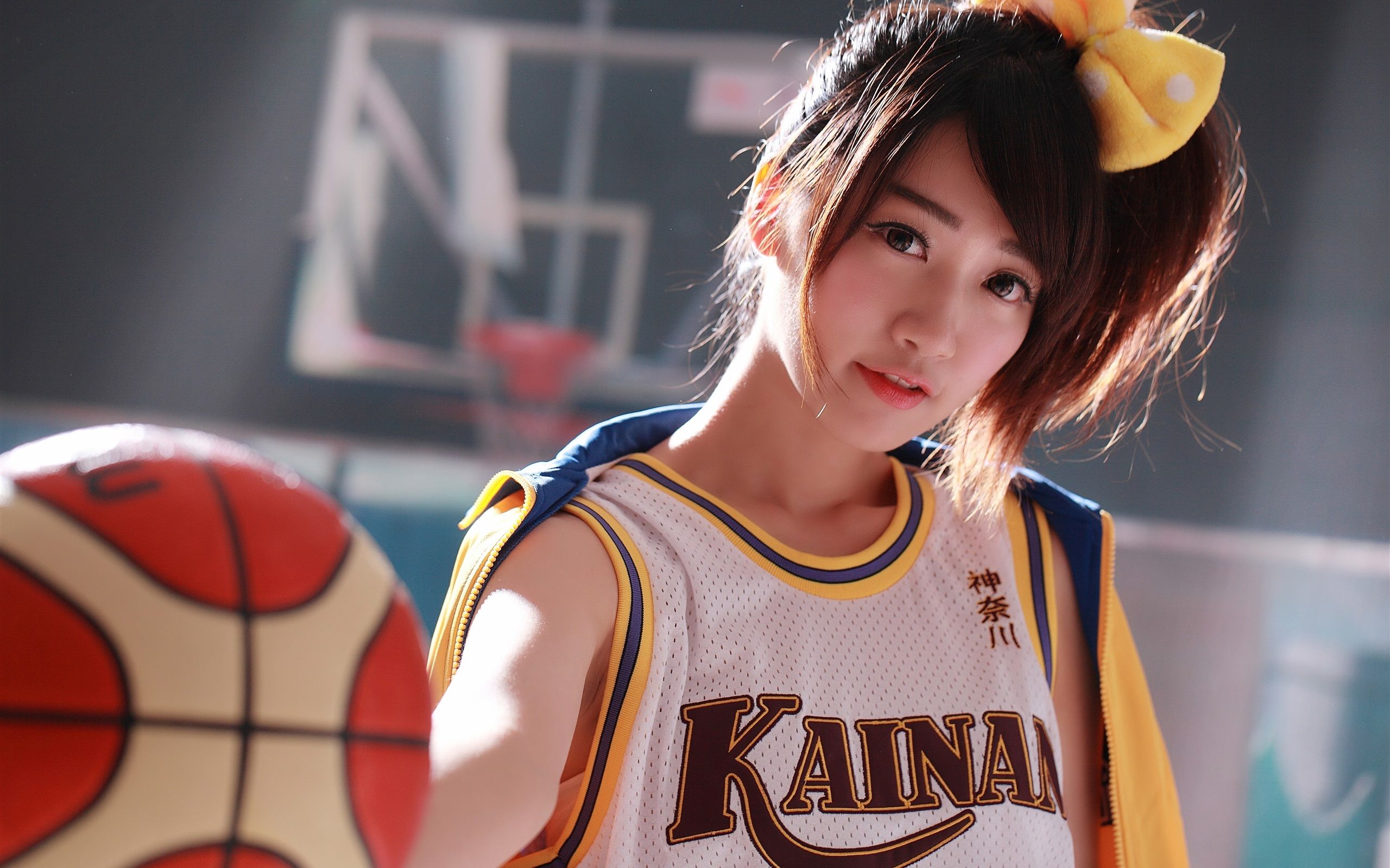 Wallpaper Japanese girl, basketball, sports uniform 2560x1600 HD