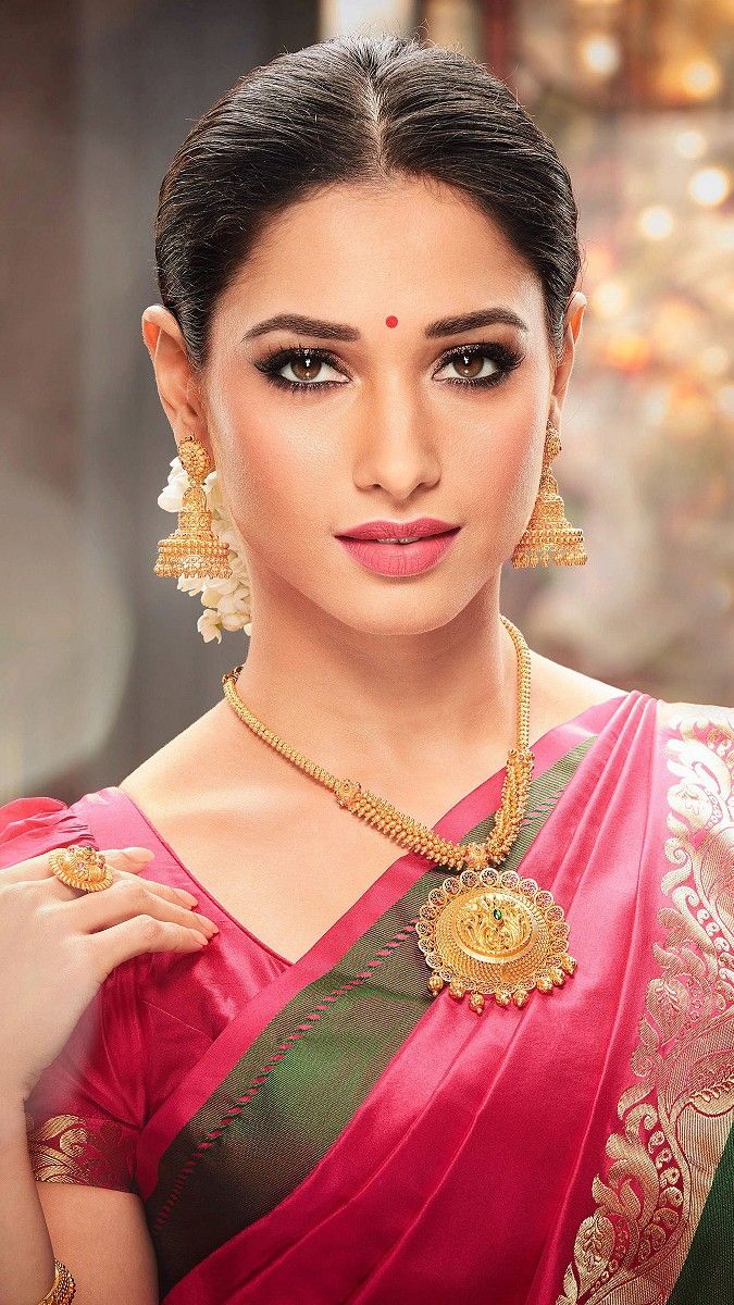Tamanna Bhatia gorgeous bride in saree and jewelry mobile