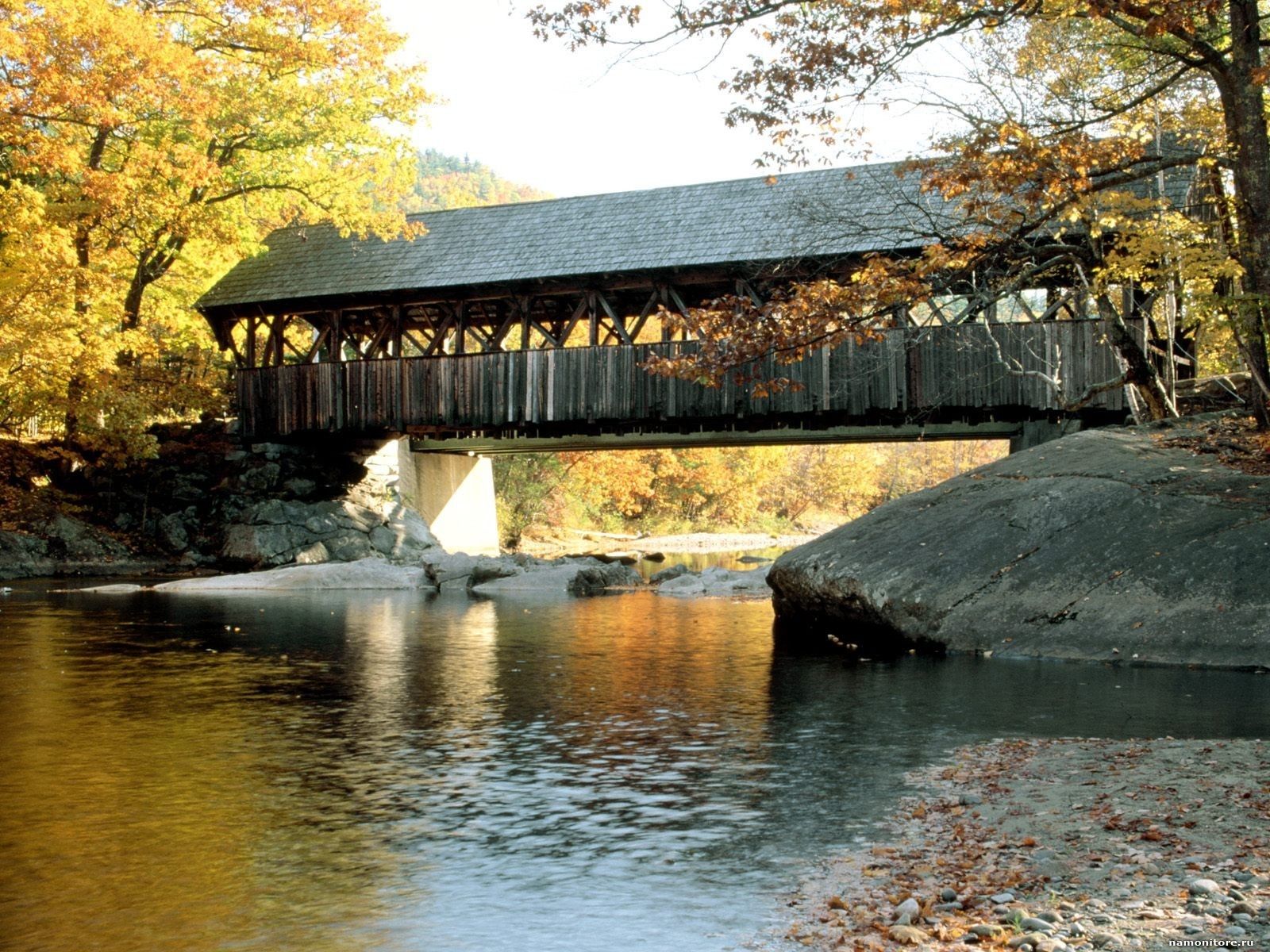 Free download Wooden covered bridge autumn bridge nature 1600x1200