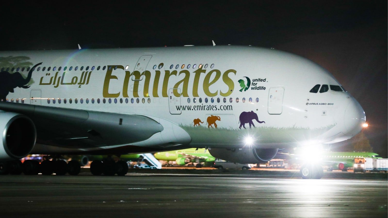 Coronavirus: Emirates suspends passenger flights as UAE halts air