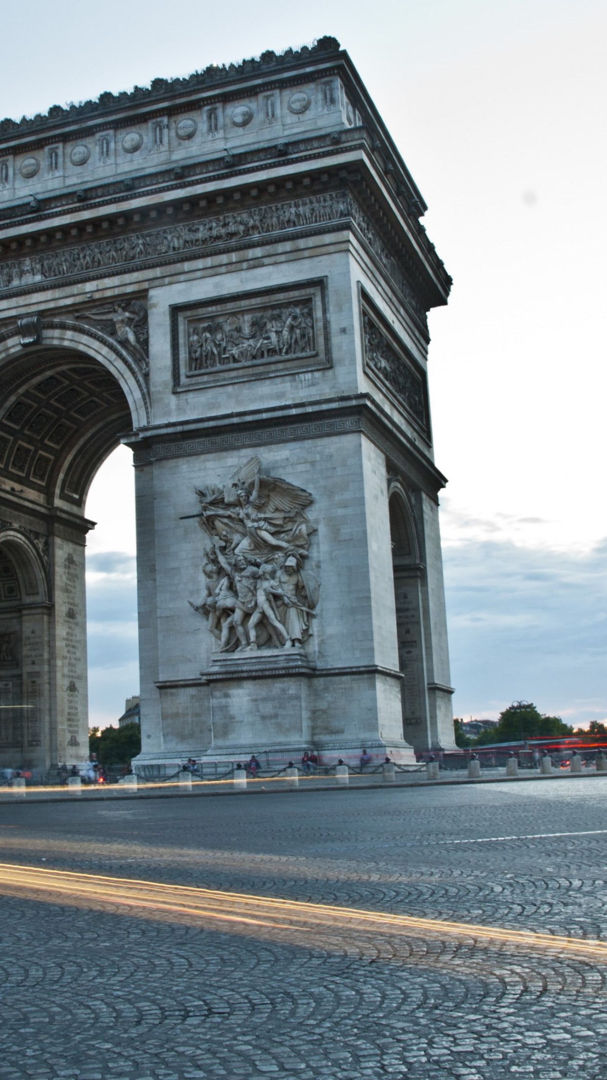 Download wallpaper: Arc de Triomphe from Paris 1242x2208