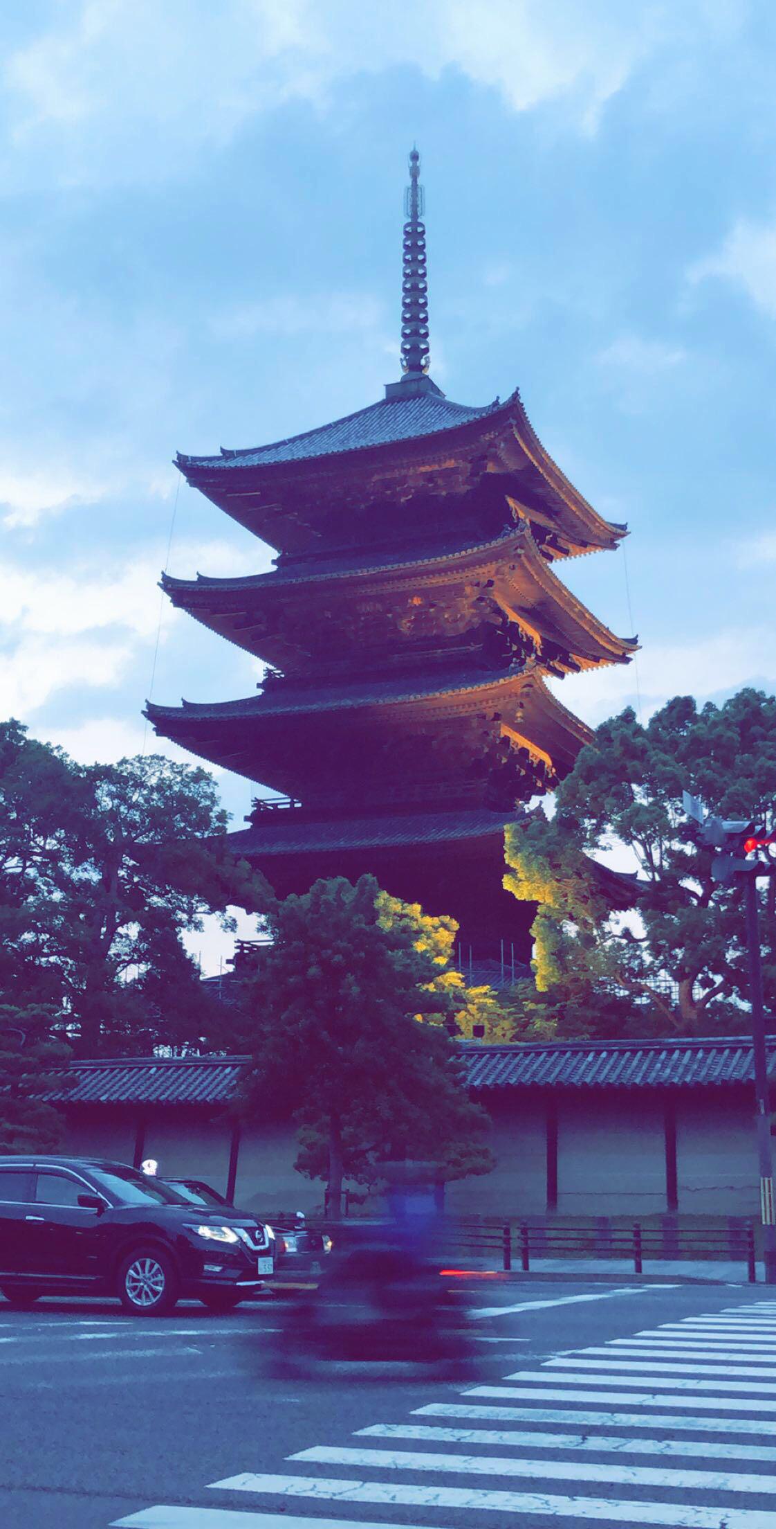 Took this today by a temple in Kyoto, Japan. iPhone X Wallpaper