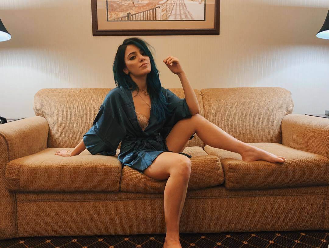 Hot Picture Of Niki DeMartino Which Will Make You Sweat All