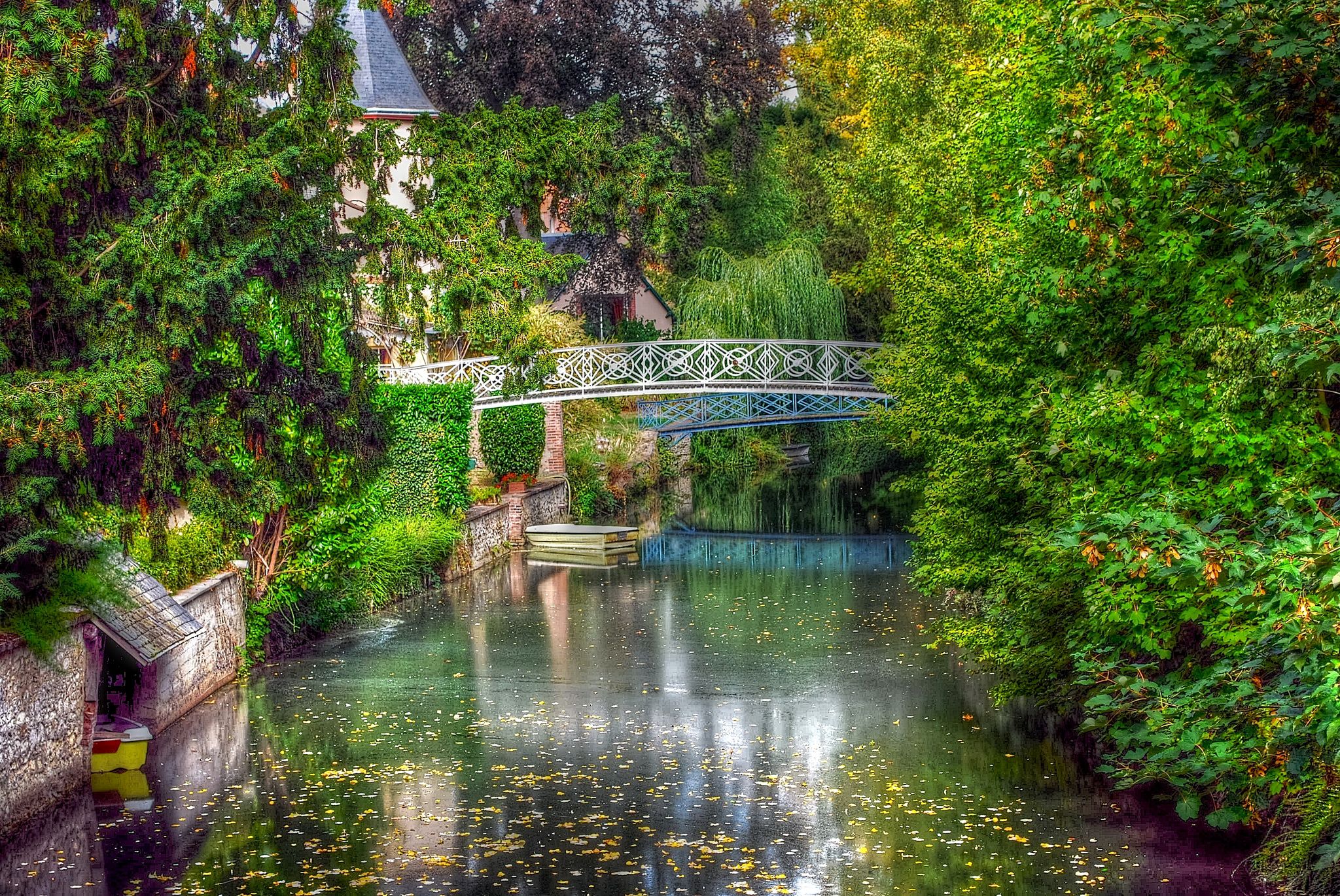 Bridge in French Village HD Wallpaper