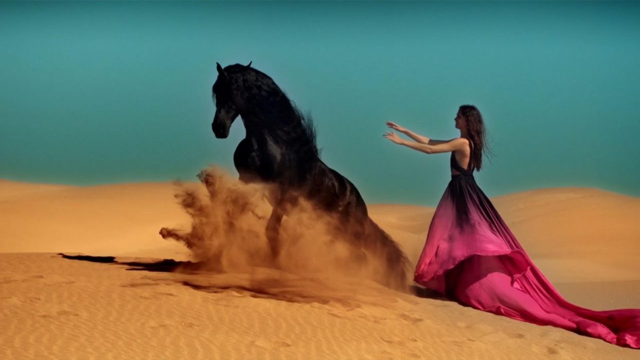 BLACK HORSE woman dress sand wallpaperx1080