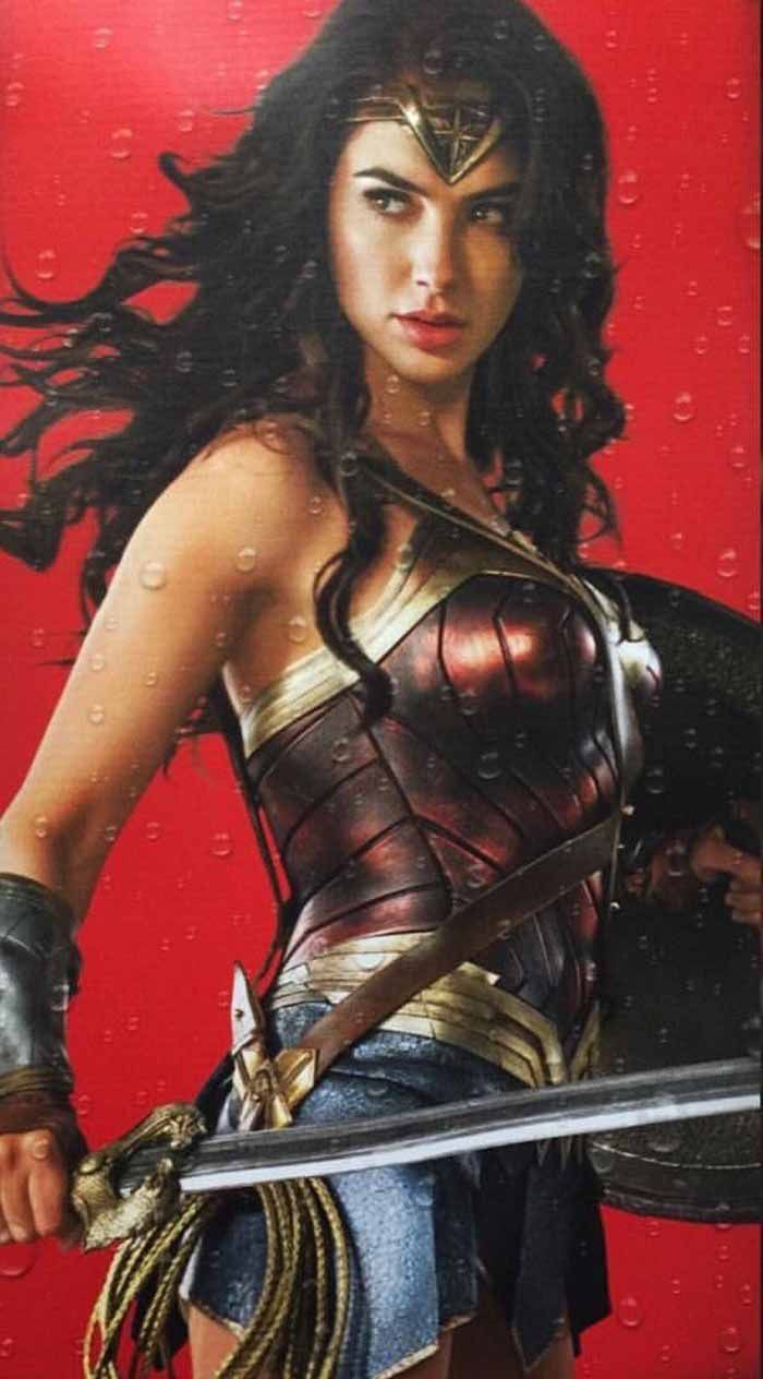 Good side view of armor. Look at how the pieces line up// they don