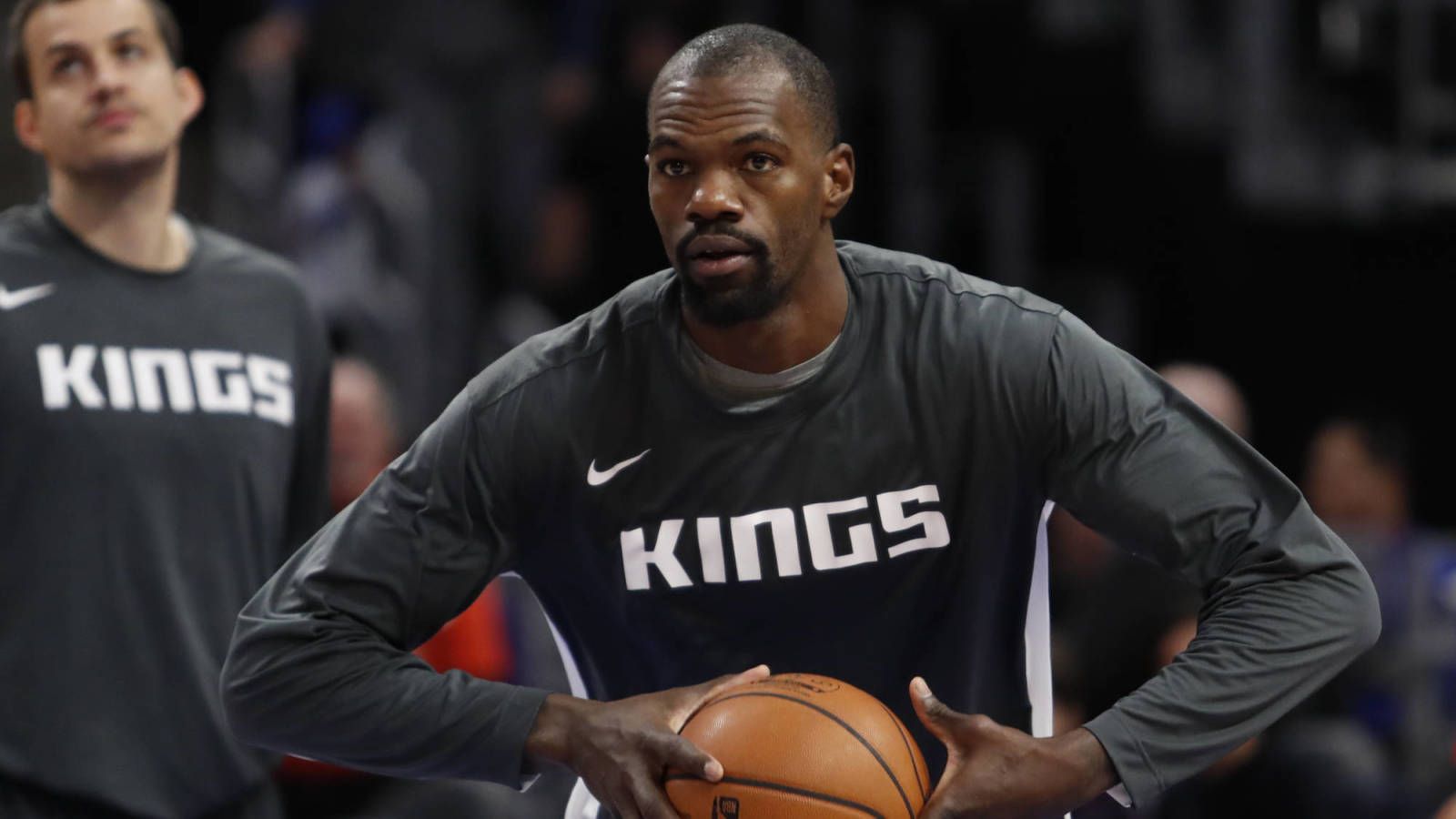 Kings to trade Dewayne Dedmon to Hawks
