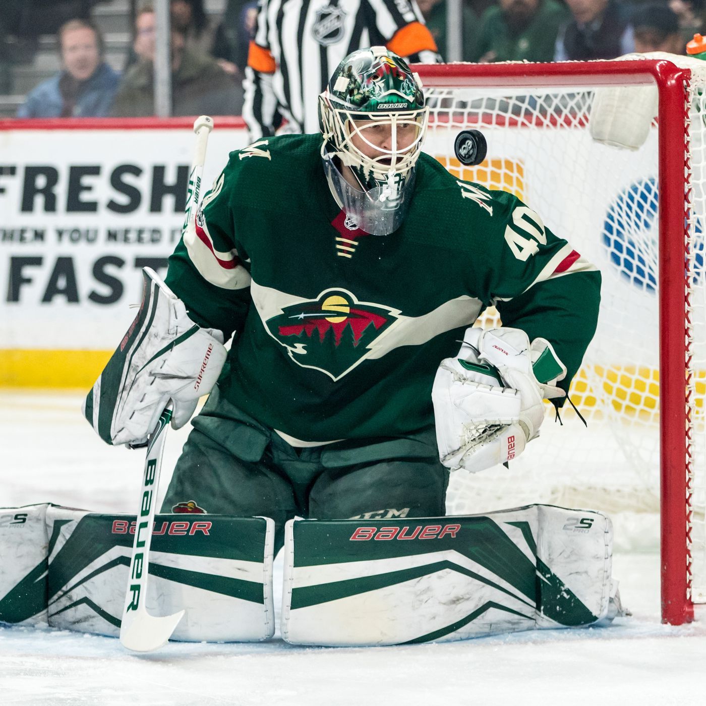 Devan Dubnyk leaves game after 1st period against Flames