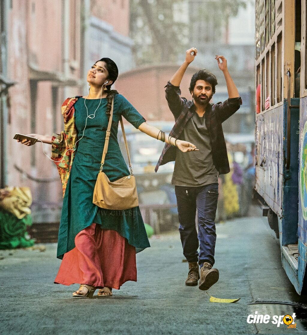 Padi Padi Leche Manasu Latest Still