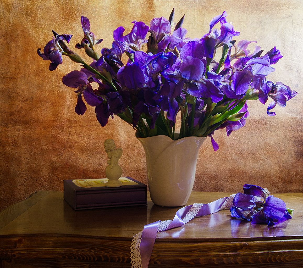Desktop Wallpaper Violet flower Irises Vase Ribbon