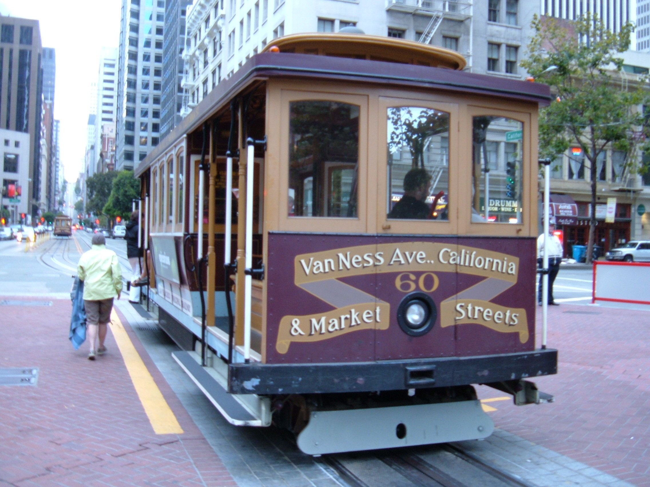 San Francisco cable car no. 60 on California